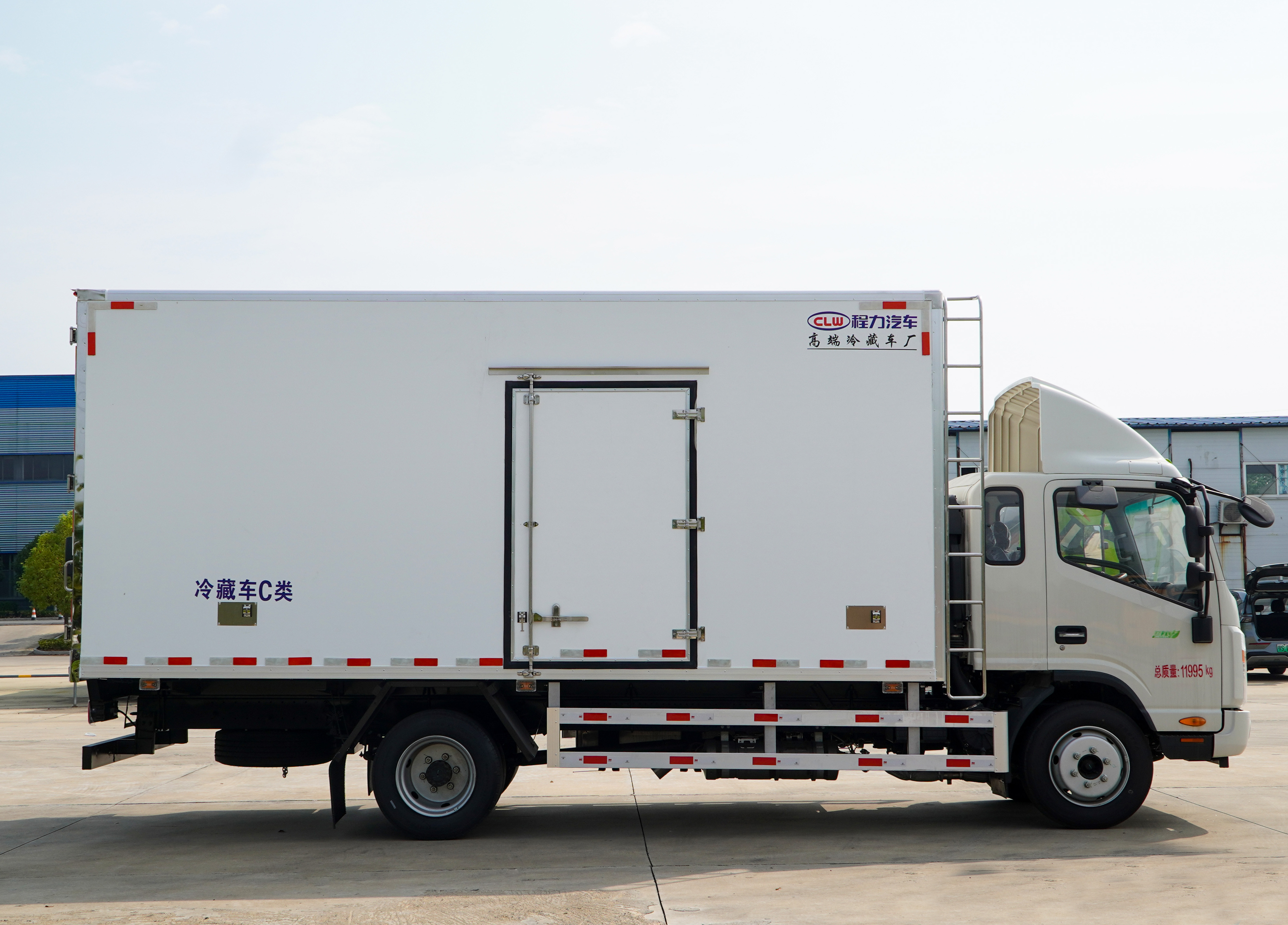 Refrigerated truck