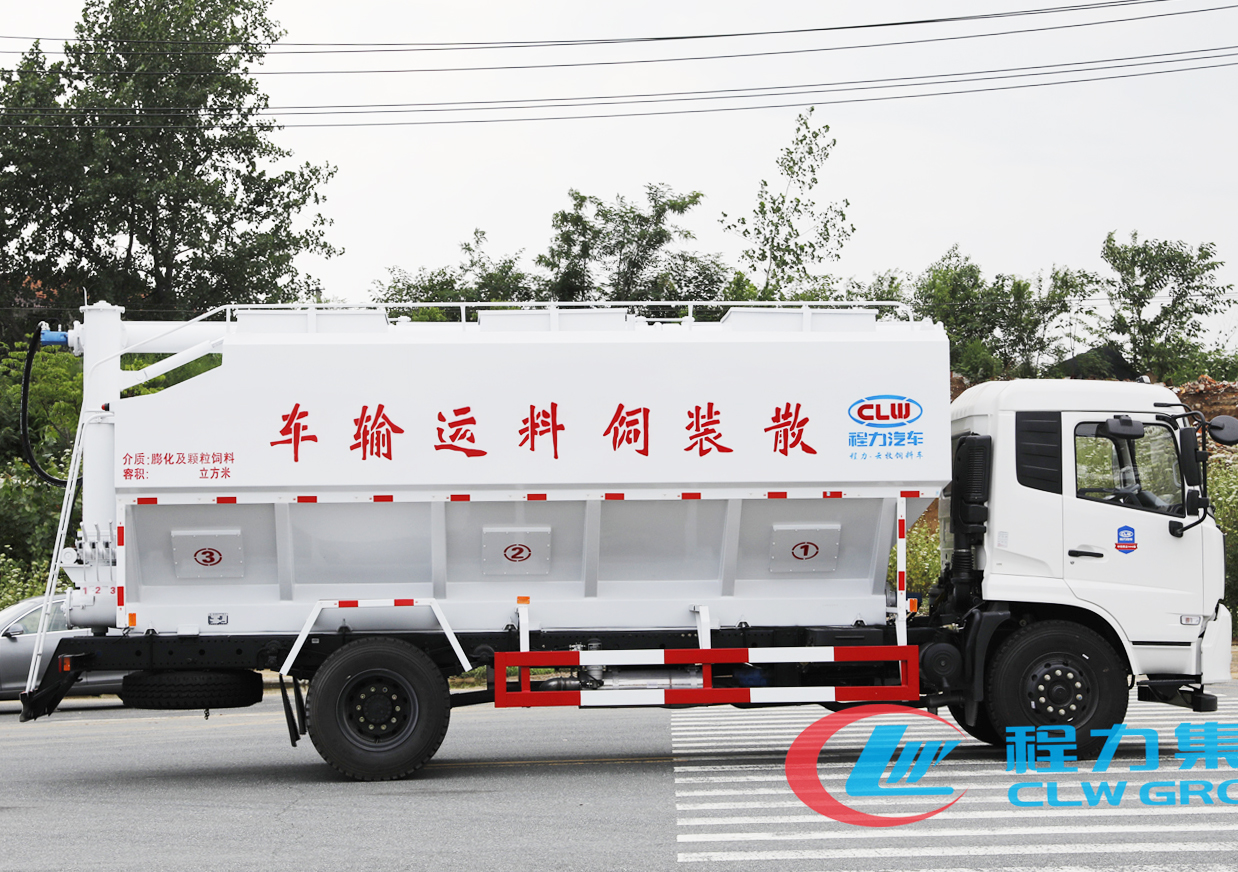 Bulk feed transport vehicle