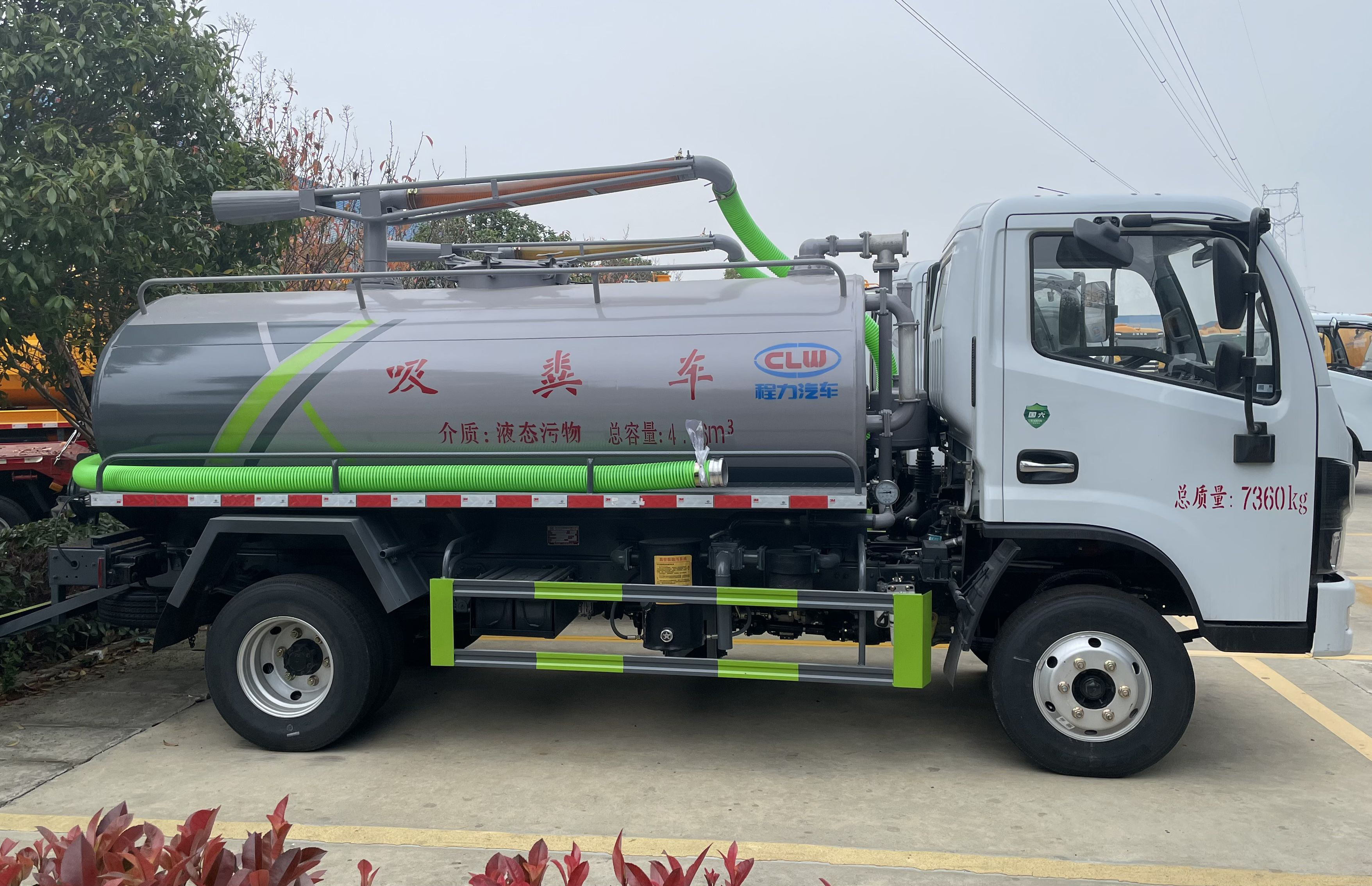 Fecal suction truck